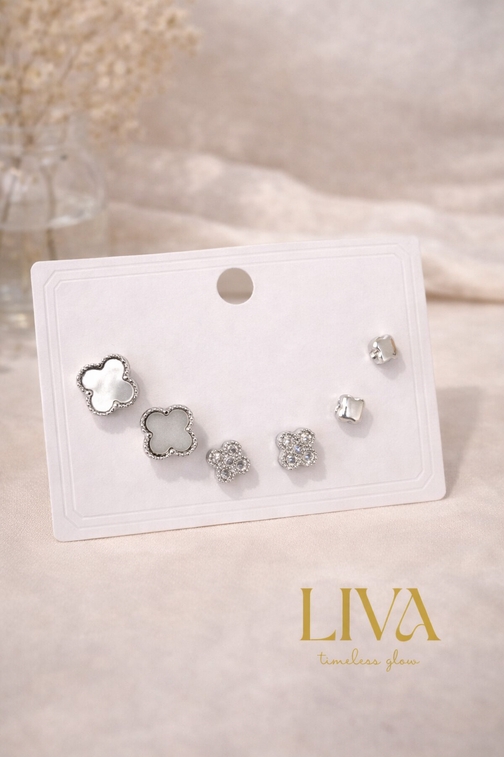 Yonca Figürlü Taşlı Küpe Seti – Gümüş Renk